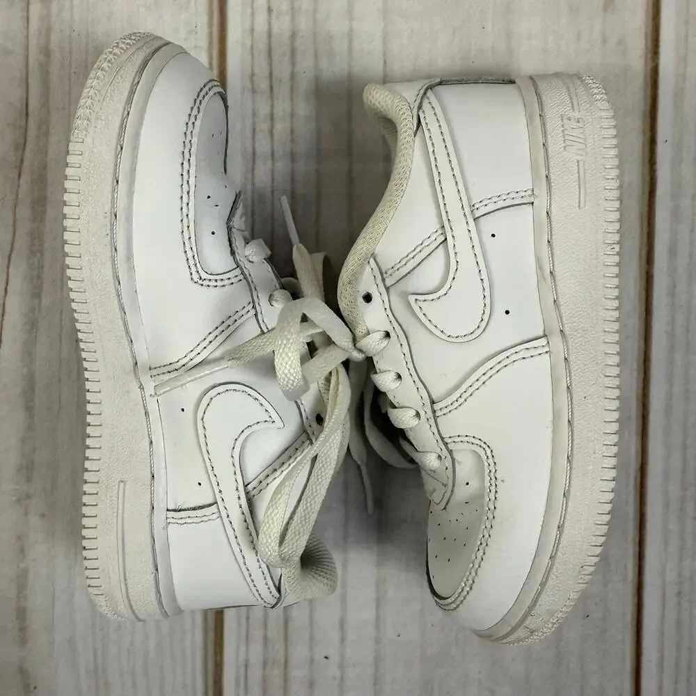Nike kids white